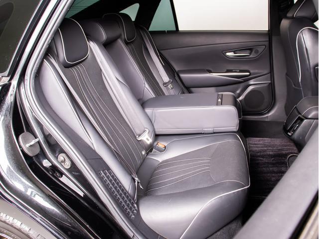 クラウンハイブリッド ＲＳアドバンス　（黒本革シート）（トヨタセーフティパッケージ）シーケンシャルウィンカー　衝突軽減ブレーキ　踏み間違い防止機能　レーダークルーズ　車線逸脱抑制ＬＴＡ　ヘッドアップディスプレイ　４本出しマフラー　ＳＤナビ（33枚目）