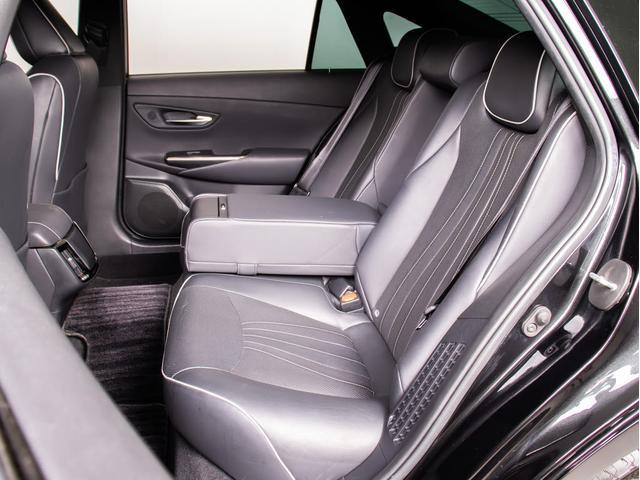 クラウンハイブリッド ＲＳアドバンス　（黒本革シート）（トヨタセーフティパッケージ）シーケンシャルウィンカー　衝突軽減ブレーキ　踏み間違い防止機能　レーダークルーズ　車線逸脱抑制ＬＴＡ　ヘッドアップディスプレイ　４本出しマフラー　ＳＤナビ（34枚目）