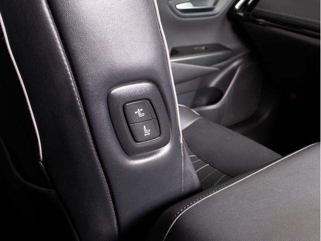 クラウンハイブリッド ＲＳアドバンス　（黒本革シート）（トヨタセーフティパッケージ）シーケンシャルウィンカー　衝突軽減ブレーキ　踏み間違い防止機能　レーダークルーズ　車線逸脱抑制ＬＴＡ　ヘッドアップディスプレイ　４本出しマフラー　ＳＤナビ（40枚目）