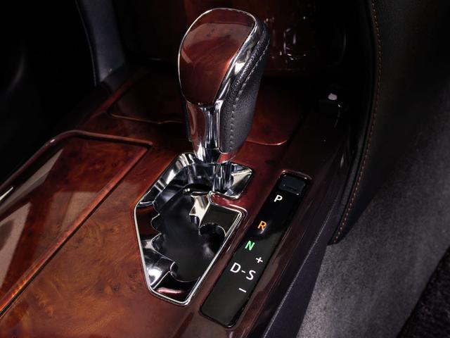 クラウンマジェスタ Fバージョン (禁煙車)(ワンオーナー)(サンルーフ)(黒本革シート)(オプション18インチアルミ)(パノラミックビューモニター)(点検記録簿15枚)衝突軽減ブレーキ 踏み間違い防止機能 BSM Bluetooth(50枚目)