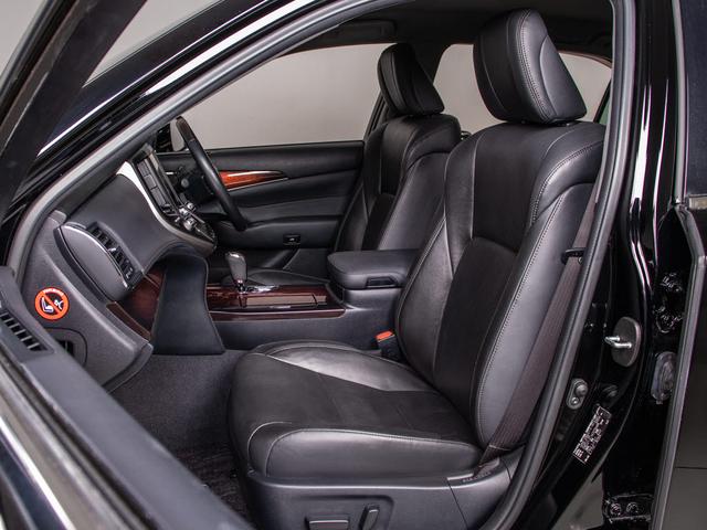 クラウンマジェスタ Fバージョン 「オートサロン出展モデル」(レクサスマンガンラスターカスタム)(禁煙車)(黒本革シート)(フルエアロ)衝突軽減 踏み間違い防止機能 レーダークルーズ BSM イージークローザー 後席VIP仕様(5枚目)