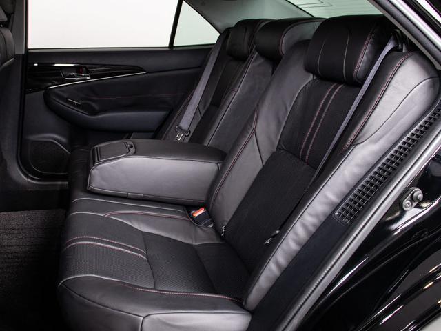 クラウンハイブリッド アスリートＳ　後期型（黒本革シート）（オプション１８インチアルミ）（フルエアロ）（トヨタセーフティセンス）衝突軽減ブレーキ　踏み間違い防止機能　車線逸脱抑制ＬＤＡ　レーダークルーズ　オートマチックハイビーム（7枚目）