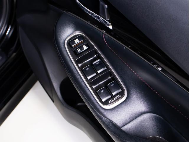 クラウンハイブリッド アスリートＳ　Ｊ－フロンティアリミテッド　後期型（特別仕様車）（サンルーフ）（黒本革シート）（オプション１８インチアルミ）（トヨタセーフティセンス）衝突軽減ブレーキ　踏み間違い防止機能　レーダークルーズ　車線逸脱抑制ＬＤＡ　エアシート（41枚目）