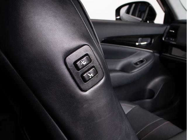 クラウンハイブリッド アスリートＳ　Ｊ－フロンティアリミテッド　後期型（特別仕様車）（サンルーフ）（黒本革シート）（オプション１８インチアルミ）（トヨタセーフティセンス）衝突軽減ブレーキ　踏み間違い防止機能　レーダークルーズ　車線逸脱抑制ＬＤＡ　エアシート（42枚目）