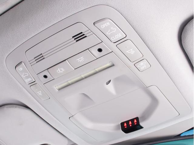 クラウンハイブリッド アスリートＳ　Ｊ－フロンティアリミテッド　後期型（特別仕様車）（サンルーフ）（黒本革シート）（オプション１８インチアルミ）（トヨタセーフティセンス）衝突軽減ブレーキ　踏み間違い防止機能　レーダークルーズ　車線逸脱抑制ＬＤＡ　エアシート（43枚目）