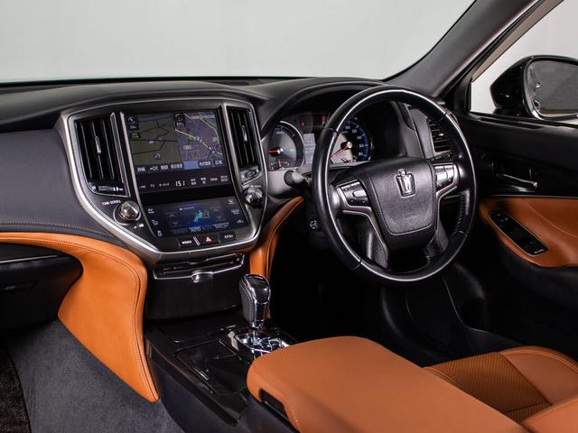 クラウンハイブリッド アスリートＳ　（特注フォーブレザーシート）（新品２０インチアルミホイール）（新品タイヤ）（フルエアロ）（点検記録簿８枚）Ｂｌｕｅｔｏｏｔｈ対応　レギュラーガソリン仕様　シート＆ステアリングヒーター　ＨＤＤマルチナビ（4枚目）