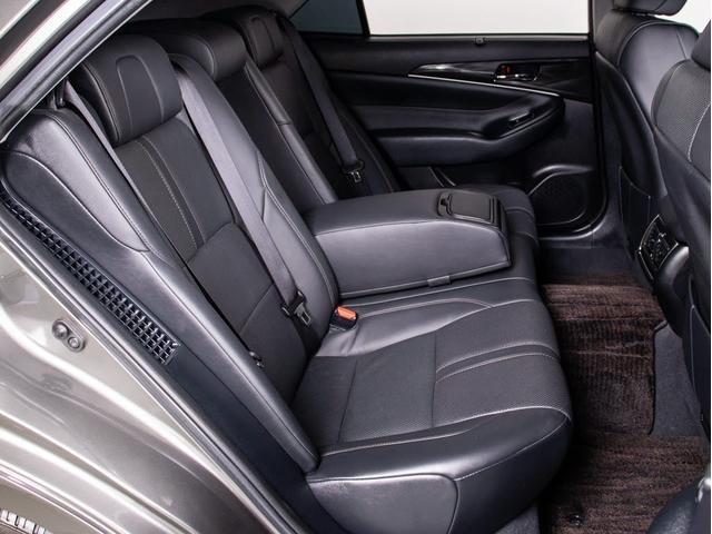 クラウンハイブリッド アスリートＧ　「マンガンラスターカスタム」（サンルーフ）（禁煙車）（ワンオーナー）（黒本革シート）（オプション１８インチアルミ）（パノラミックビューモニター）（フルエアロ）衝突軽減ブレーキ　踏み間違い防止機能（33枚目）