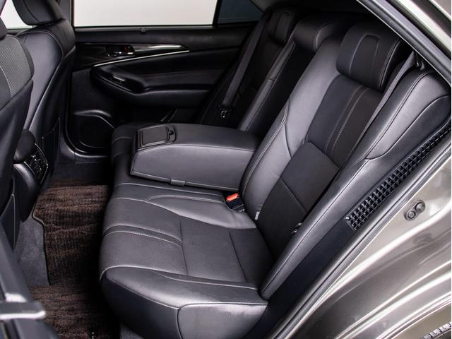 クラウンハイブリッド アスリートＧ　「マンガンラスターカスタム」（サンルーフ）（禁煙車）（ワンオーナー）（黒本革シート）（オプション１８インチアルミ）（パノラミックビューモニター）（フルエアロ）衝突軽減ブレーキ　踏み間違い防止機能（34枚目）