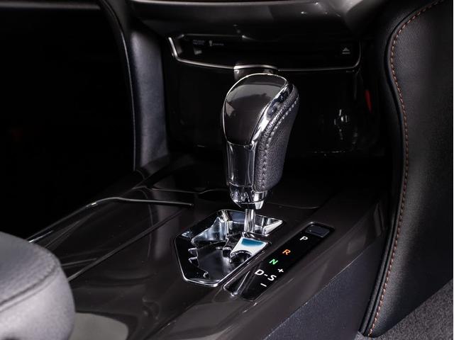 クラウンハイブリッド アスリートＧ　「マンガンラスターカスタム」（サンルーフ）（禁煙車）（ワンオーナー）（黒本革シート）（オプション１８インチアルミ）（パノラミックビューモニター）（フルエアロ）衝突軽減ブレーキ　踏み間違い防止機能（35枚目）