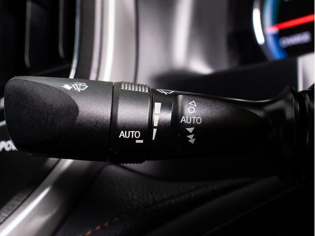 クラウンハイブリッド アスリートＧ　「マンガンラスターカスタム」（サンルーフ）（禁煙車）（ワンオーナー）（黒本革シート）（オプション１８インチアルミ）（パノラミックビューモニター）（フルエアロ）衝突軽減ブレーキ　踏み間違い防止機能（40枚目）