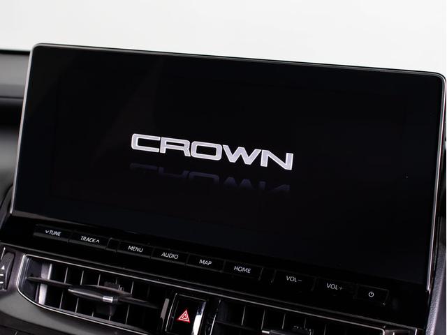 クラウンハイブリッド ＲＳアドバンス　後期型（サンルーフ）（黒本革シート）（パノラミックビューモニター）（セーフティセンス）（デジタルインナーミラー）（フルエアロ）シーケンシャルウィンカー　衝突軽減　踏み間違い防止　車線逸脱抑制ＬＴＡ（7枚目）