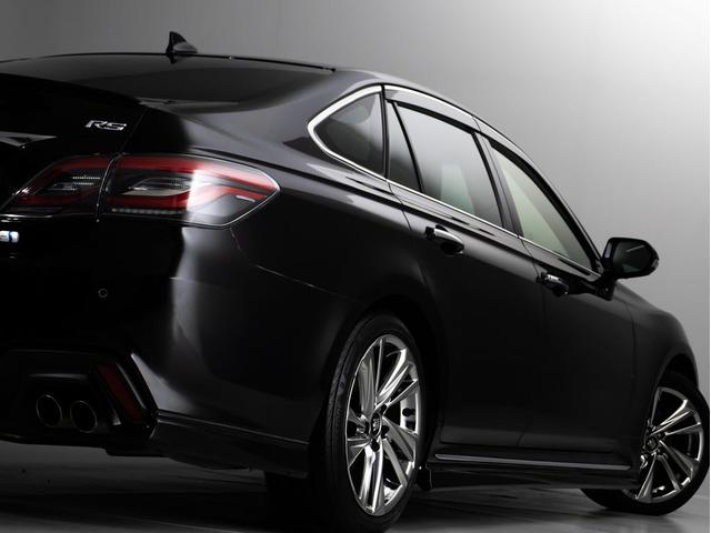 クラウンハイブリッド ＲＳアドバンス　後期型（サンルーフ）（黒本革シート）（パノラミックビューモニター）（セーフティセンス）（デジタルインナーミラー）（フルエアロ）シーケンシャルウィンカー　衝突軽減　踏み間違い防止　車線逸脱抑制ＬＴＡ（28枚目）