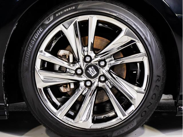 クラウンハイブリッド ＲＳアドバンス　後期型（サンルーフ）（黒本革シート）（パノラミックビューモニター）（セーフティセンス）（デジタルインナーミラー）（フルエアロ）シーケンシャルウィンカー　衝突軽減　踏み間違い防止　車線逸脱抑制ＬＴＡ（31枚目）