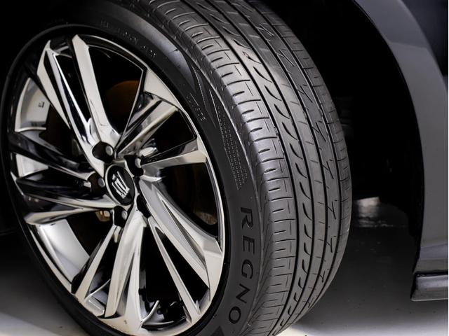 クラウンハイブリッド ＲＳアドバンス　後期型（サンルーフ）（黒本革シート）（パノラミックビューモニター）（セーフティセンス）（デジタルインナーミラー）（フルエアロ）シーケンシャルウィンカー　衝突軽減　踏み間違い防止　車線逸脱抑制ＬＴＡ（32枚目）