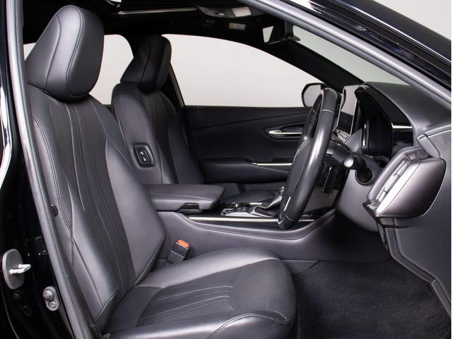 クラウンハイブリッド ＲＳアドバンス　後期型（サンルーフ）（黒本革シート）（パノラミックビューモニター）（セーフティセンス）（デジタルインナーミラー）（フルエアロ）シーケンシャルウィンカー　衝突軽減　踏み間違い防止　車線逸脱抑制ＬＴＡ（37枚目）