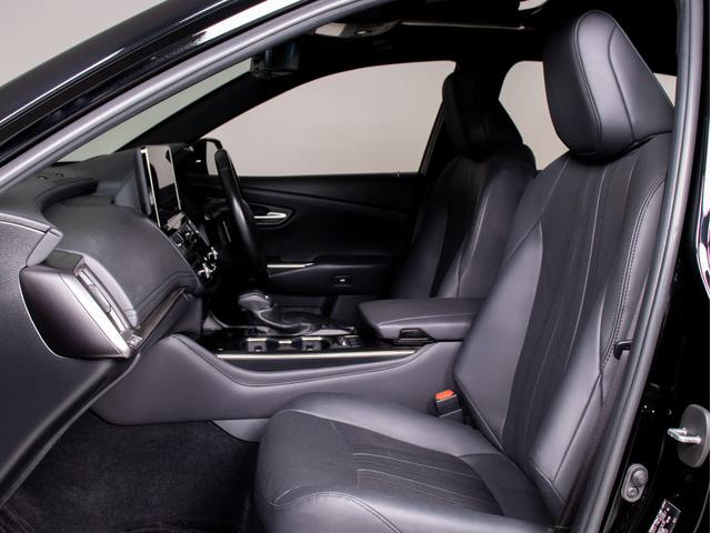 クラウンハイブリッド ＲＳアドバンス　後期型（サンルーフ）（黒本革シート）（パノラミックビューモニター）（セーフティセンス）（デジタルインナーミラー）（フルエアロ）シーケンシャルウィンカー　衝突軽減　踏み間違い防止　車線逸脱抑制ＬＴＡ（38枚目）