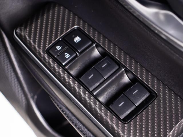 クラウンハイブリッド ＲＳアドバンス　後期型（サンルーフ）（黒本革シート）（パノラミックビューモニター）（セーフティセンス）（デジタルインナーミラー）（フルエアロ）シーケンシャルウィンカー　衝突軽減　踏み間違い防止　車線逸脱抑制ＬＴＡ（42枚目）