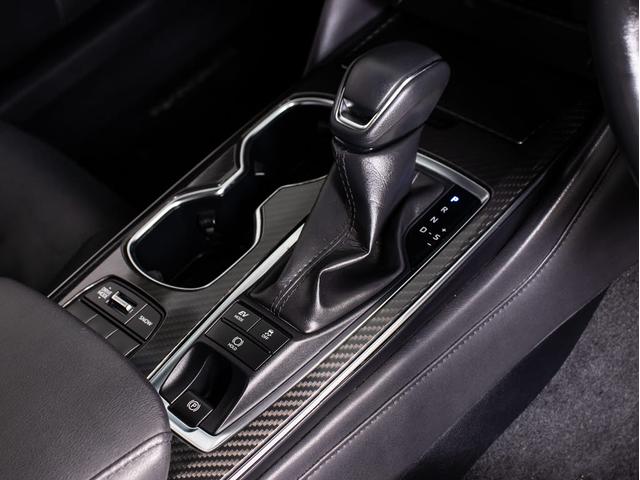 クラウンハイブリッド ＲＳアドバンス　後期型（サンルーフ）（黒本革シート）（パノラミックビューモニター）（セーフティセンス）（デジタルインナーミラー）（フルエアロ）シーケンシャルウィンカー　衝突軽減　踏み間違い防止　車線逸脱抑制ＬＴＡ（43枚目）