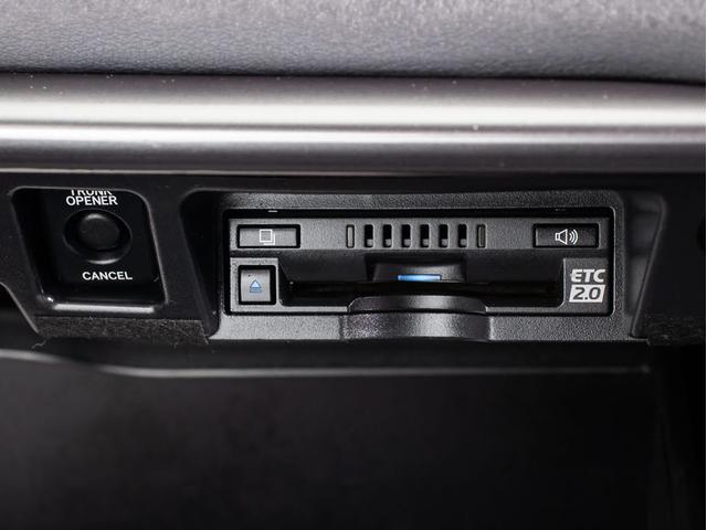 クラウンハイブリッド ＲＳアドバンス　後期型（サンルーフ）（黒本革シート）（パノラミックビューモニター）（セーフティセンス）（デジタルインナーミラー）（フルエアロ）シーケンシャルウィンカー　衝突軽減　踏み間違い防止　車線逸脱抑制ＬＴＡ（48枚目）