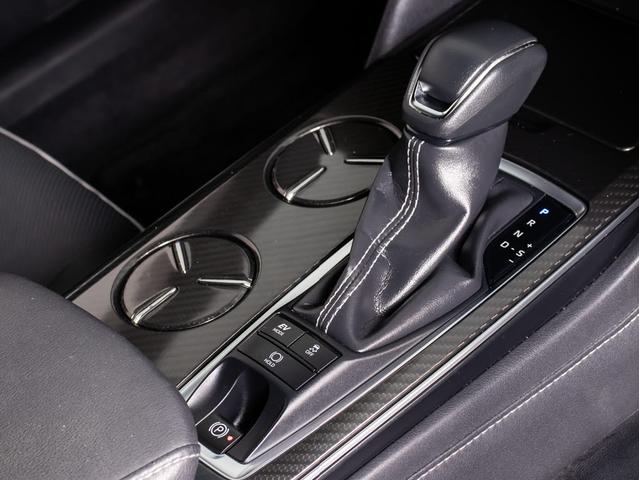 クラウンハイブリッド ＲＳアドバンス　（禁煙車）（黒本革シート）（パノラミックビューモニター）（マーベリック１９インチアルミ）（ＴＲＤエアロ）（セーフティパッケージプラス）衝突軽減ブレーキ　踏み間違い防止機能　車線逸脱抑制ＬＴＡ（43枚目）