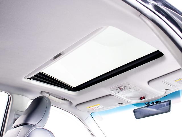 クラウンハイブリッド アスリートＳ　（サンルーフ）（黒本革シート）（オプション１８インチアルミ）（新品タイヤ）エアシート　シートヒーター　ステアリングヒーター　Ｂｌｕｅｔｏｏｔｈ対応　レギュラーガソリン仕様　ＨＤＤマルチ　バックカメラ（5枚目）