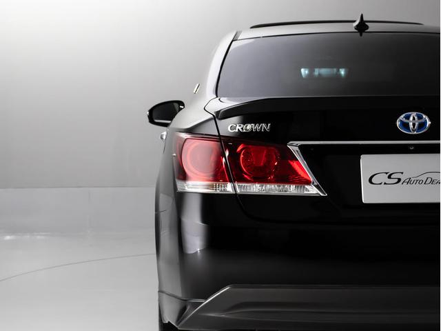 クラウンハイブリッド アスリートＳ　（サンルーフ）（黒本革シート）（オプション１８インチアルミ）（新品タイヤ）エアシート　シートヒーター　ステアリングヒーター　Ｂｌｕｅｔｏｏｔｈ対応　レギュラーガソリン仕様　ＨＤＤマルチ　バックカメラ（28枚目）