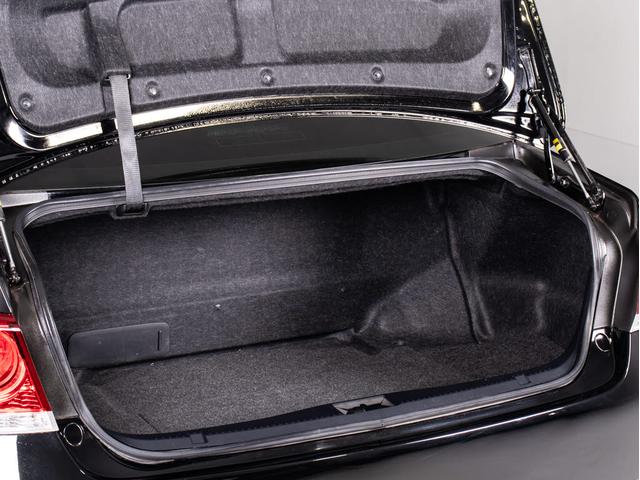 クラウンハイブリッド アスリートＳ　（サンルーフ）（黒本革シート）（オプション１８インチアルミ）（新品タイヤ）エアシート　シートヒーター　ステアリングヒーター　Ｂｌｕｅｔｏｏｔｈ対応　レギュラーガソリン仕様　ＨＤＤマルチ　バックカメラ（31枚目）