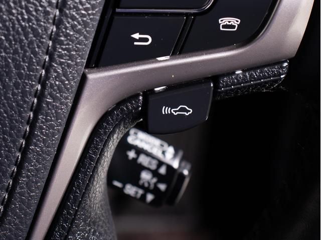 クラウンハイブリッド アスリートＧ　（禁煙車）（サンルーフ）（黒本革シート）（オプション１８インチアルミ）（衝突軽減ブレーキ）（踏み間違い防止機能）レーダークルーズ　アダプティブハイビーム　シートメモリー　エアシート　Ｂｌｕｅｔｏｏｔｈ（11枚目）