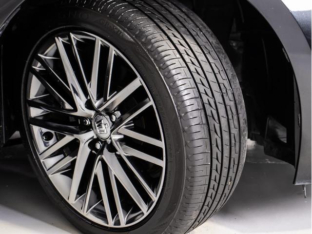 クラウンハイブリッド アスリートＧ　（禁煙車）（サンルーフ）（黒本革シート）（オプション１８インチアルミ）（衝突軽減ブレーキ）（踏み間違い防止機能）レーダークルーズ　アダプティブハイビーム　シートメモリー　エアシート　Ｂｌｕｅｔｏｏｔｈ（32枚目）