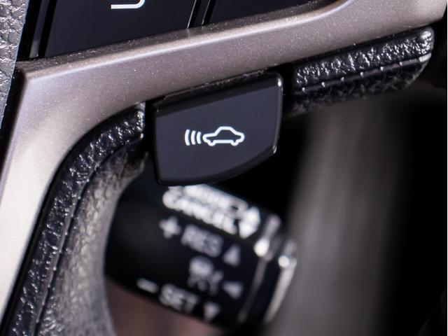 クラウンハイブリッド ロイヤルサルーン　（禁煙車）（フルエアロ）（ベージュ本革シート）（衝突軽減ブレーキ）（踏み間違い防止機能）レーダークルーズ　Ｂｌｕｅｔｏｏｔｈ対応　レギュラーガソリン仕様　シート＆ステアリングヒーター　ＨＤＤマルチナビ（7枚目）