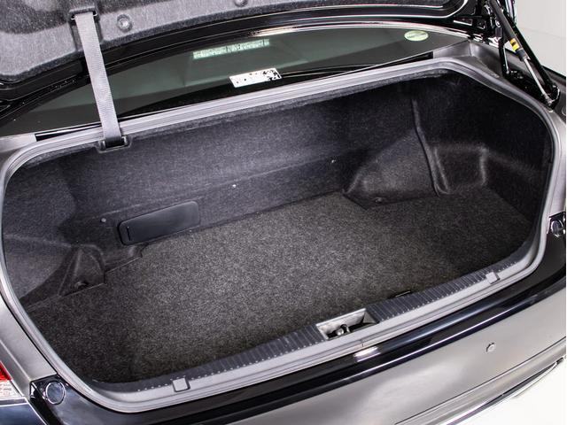 クラウンハイブリッド ロイヤルサルーン　（禁煙車）（フルエアロ）（ベージュ本革シート）（衝突軽減ブレーキ）（踏み間違い防止機能）レーダークルーズ　Ｂｌｕｅｔｏｏｔｈ対応　レギュラーガソリン仕様　シート＆ステアリングヒーター　ＨＤＤマルチナビ（29枚目）