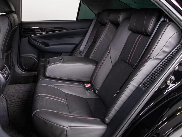 クラウンハイブリッド アスリートＳ　（サンルーフ）（黒本革シート）（オプション１８インチアルミ）（トヨタセーフティセンス）衝突軽減ブレーキ　踏み間違い防止機能　車線逸脱抑制ＬＤＡ　オートマチックハイビーム　ＢＬｕｅｔｏｏｔｈ　ＳＤマルチ（8枚目）