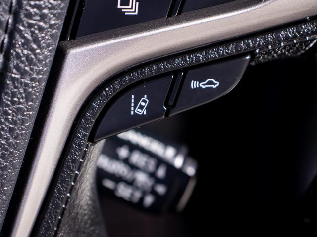 クラウンハイブリッド アスリートＳ　（サンルーフ）（黒本革シート）（オプション１８インチアルミ）（トヨタセーフティセンス）衝突軽減ブレーキ　踏み間違い防止機能　車線逸脱抑制ＬＤＡ　オートマチックハイビーム　ＢＬｕｅｔｏｏｔｈ　ＳＤマルチ（9枚目）