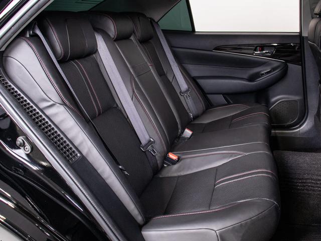 クラウンハイブリッド アスリートＳ　（サンルーフ）（黒本革シート）（オプション１８インチアルミ）（トヨタセーフティセンス）衝突軽減ブレーキ　踏み間違い防止機能　車線逸脱抑制ＬＤＡ　オートマチックハイビーム　ＢＬｕｅｔｏｏｔｈ　ＳＤマルチ（32枚目）