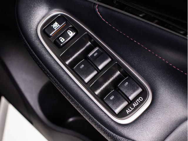 クラウンハイブリッド アスリートＳ　（サンルーフ）（黒本革シート）（オプション１８インチアルミ）（トヨタセーフティセンス）衝突軽減ブレーキ　踏み間違い防止機能　車線逸脱抑制ＬＤＡ　オートマチックハイビーム　ＢＬｕｅｔｏｏｔｈ　ＳＤマルチ（37枚目）