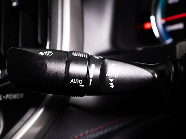 クラウンハイブリッド アスリートＳ　（サンルーフ）（黒本革シート）（オプション１８インチアルミ）（トヨタセーフティセンス）衝突軽減ブレーキ　踏み間違い防止機能　車線逸脱抑制ＬＤＡ　オートマチックハイビーム　ＢＬｕｅｔｏｏｔｈ　ＳＤマルチ（39枚目）