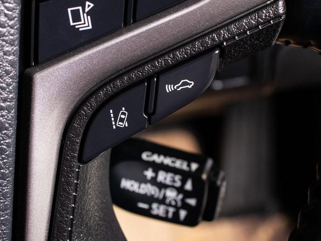 クラウンハイブリッド ロイヤルサルーン　後期型（禁煙車）（フルエアロ）（記録簿８枚）（トヨタセーフティセンス）衝突軽減ブレーキ　踏み間違い防止機能　車線逸脱抑制ＬＤＡ　オートマチックハイビーム　レーダークルーズ　Ｂｌｕｅｔｏｏｔｈ対応（7枚目）