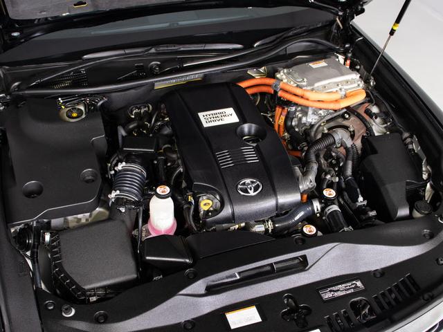 クラウンハイブリッド ロイヤルサルーン　後期型（禁煙車）（フルエアロ）（記録簿８枚）（トヨタセーフティセンス）衝突軽減ブレーキ　踏み間違い防止機能　車線逸脱抑制ＬＤＡ　オートマチックハイビーム　レーダークルーズ　Ｂｌｕｅｔｏｏｔｈ対応（30枚目）