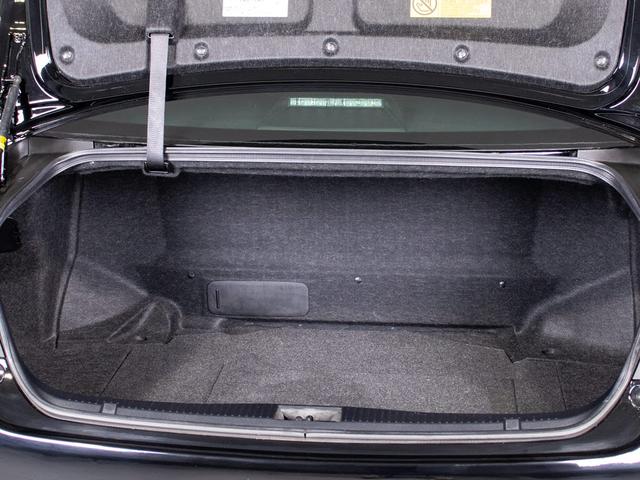 クラウンハイブリッド ロイヤルサルーン　後期型（禁煙車）（フルエアロ）（記録簿８枚）（トヨタセーフティセンス）衝突軽減ブレーキ　踏み間違い防止機能　車線逸脱抑制ＬＤＡ　オートマチックハイビーム　レーダークルーズ　Ｂｌｕｅｔｏｏｔｈ対応（31枚目）