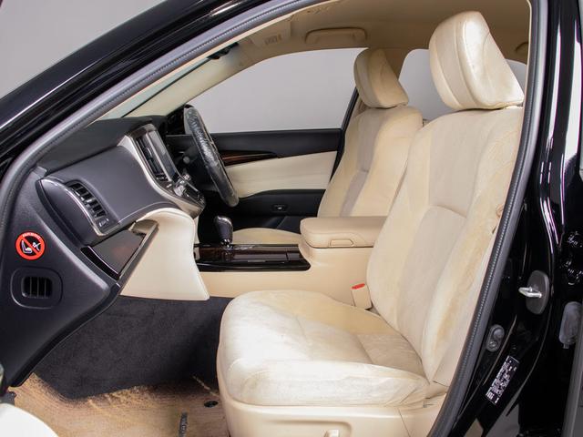 クラウンハイブリッド ロイヤルサルーン　後期型（禁煙車）（フルエアロ）（記録簿８枚）（トヨタセーフティセンス）衝突軽減ブレーキ　踏み間違い防止機能　車線逸脱抑制ＬＤＡ　オートマチックハイビーム　レーダークルーズ　Ｂｌｕｅｔｏｏｔｈ対応（35枚目）