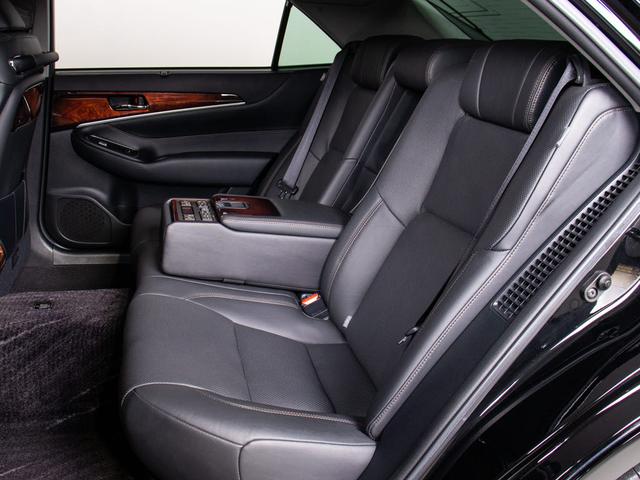 クラウンマジェスタ Fバージョン 禁煙/黒革/フルエアロ/18AW/プレミアムSS パノラミックビューモニター/プリクラッシュセーフティ/レーダークルーズコントロール/ブラインドスポットモニター/クリアランスソナー(4枚目)