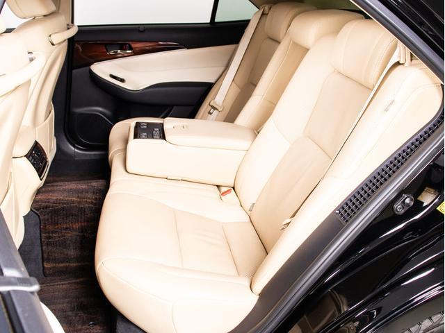 クラウンハイブリッド ロイヤルサルーンＧ　（禁煙車）（フラクセン本革シート）（衝突軽減ブレーキ）（踏み間違い防止機能）レーダークルーズ　エアシート　シートヒーター　Ｂｌｕｅｔｏｏｔｈ対応　レギュラーガソリン仕様　アダプティブハイビーム（6枚目）