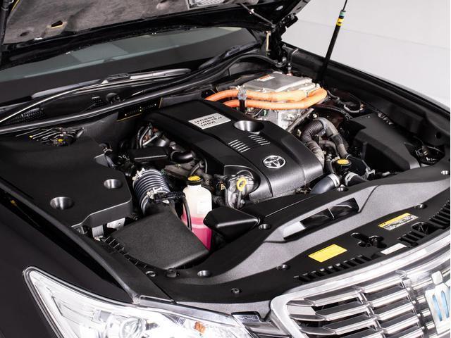 クラウンハイブリッド ロイヤルサルーンＧ　（禁煙車）（フラクセン本革シート）（衝突軽減ブレーキ）（踏み間違い防止機能）レーダークルーズ　エアシート　シートヒーター　Ｂｌｕｅｔｏｏｔｈ対応　レギュラーガソリン仕様　アダプティブハイビーム（31枚目）