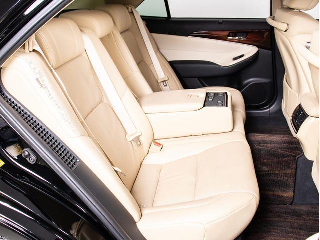 クラウンハイブリッド ロイヤルサルーンＧ　（禁煙車）（フラクセン本革シート）（衝突軽減ブレーキ）（踏み間違い防止機能）レーダークルーズ　エアシート　シートヒーター　Ｂｌｕｅｔｏｏｔｈ対応　レギュラーガソリン仕様　アダプティブハイビーム（37枚目）