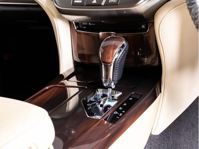 クラウンハイブリッド ロイヤルサルーンＧ　（禁煙車）（フラクセン本革シート）（衝突軽減ブレーキ）（踏み間違い防止機能）レーダークルーズ　エアシート　シートヒーター　Ｂｌｕｅｔｏｏｔｈ対応　レギュラーガソリン仕様　アダプティブハイビーム（42枚目）