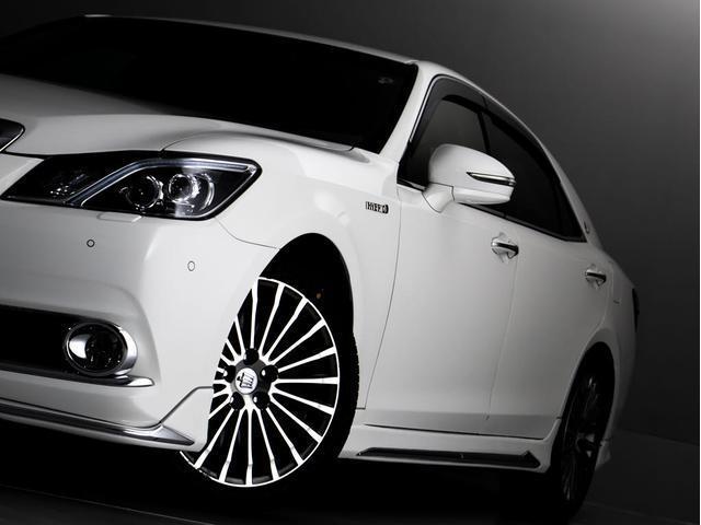 クラウンマジェスタ Ｆバージョン　リアモニター　後期型（黒本革シート）（オプション１８インチアルミ）（フルエアロ）（点検記録簿６枚）衝突軽減ブレーキ　踏み間違い防止機能　レーダークルーズ　ＢＳＭ　イージークローザー　パーキングアシスト（26枚目）