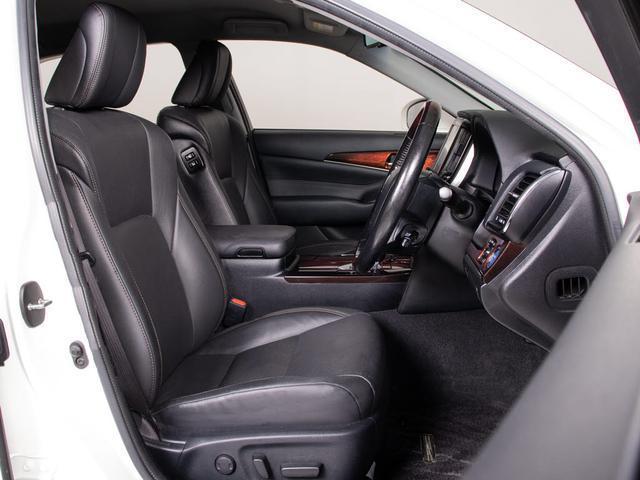 クラウンマジェスタ Ｆバージョン　リアモニター　後期型（黒本革シート）（オプション１８インチアルミ）（フルエアロ）（点検記録簿６枚）衝突軽減ブレーキ　踏み間違い防止機能　レーダークルーズ　ＢＳＭ　イージークローザー　パーキングアシスト（35枚目）