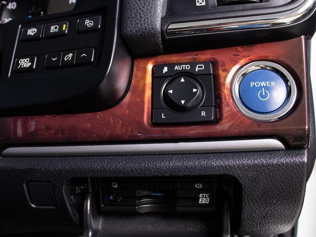 クラウンマジェスタ Ｆバージョン　リアモニター　後期型（黒本革シート）（オプション１８インチアルミ）（フルエアロ）（点検記録簿６枚）衝突軽減ブレーキ　踏み間違い防止機能　レーダークルーズ　ＢＳＭ　イージークローザー　パーキングアシスト（42枚目）