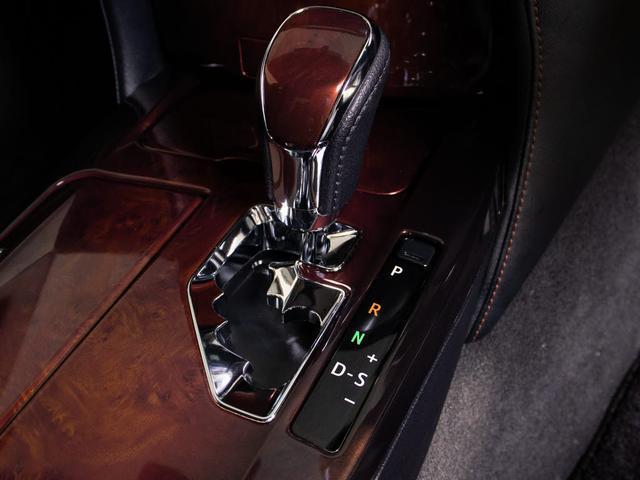 クラウンマジェスタ Ｆバージョン　リアモニター　後期型（黒本革シート）（オプション１８インチアルミ）（フルエアロ）（点検記録簿６枚）衝突軽減ブレーキ　踏み間違い防止機能　レーダークルーズ　ＢＳＭ　イージークローザー　パーキングアシスト（47枚目）