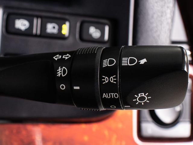 クラウンマジェスタ Ｆバージョン　リアモニター　後期型（黒本革シート）（オプション１８インチアルミ）（フルエアロ）（点検記録簿６枚）衝突軽減ブレーキ　踏み間違い防止機能　レーダークルーズ　ＢＳＭ　イージークローザー　パーキングアシスト（49枚目）